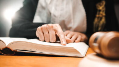 بهترین وکیل زن در کاشان به همراه معرفی 10 وکیل
