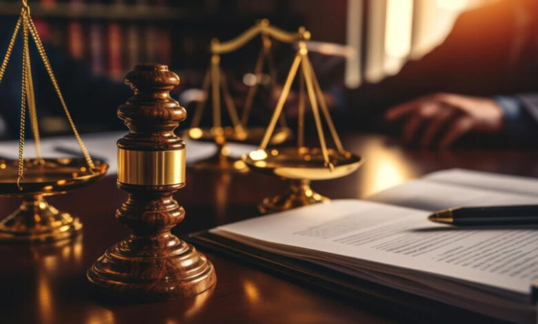 بهترین وکیل خمینی شهر + معرفی 10 وکیل