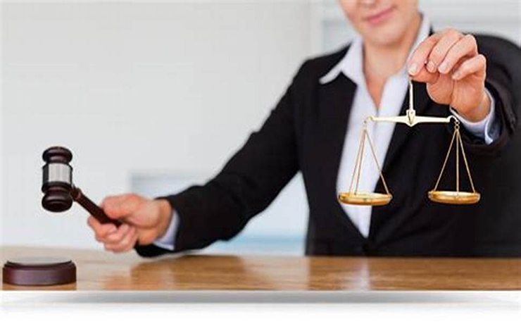 بهترین وکیل زن در آران و بیدگل