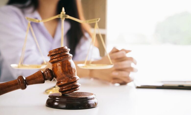 بهترین وکیل زن در آران و بیدگل