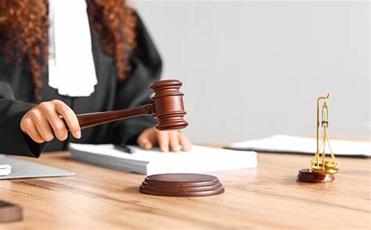 بهترین وکیل زن در شاهین شهر