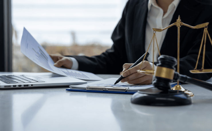 اهمیت تعیین حق الوکاله وکیل زرین شهر در ابتدای همکاری چیست؟