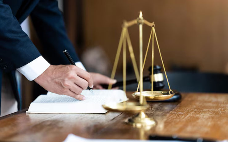 بهترین وکیل کیفری در مبارکه کیست؟