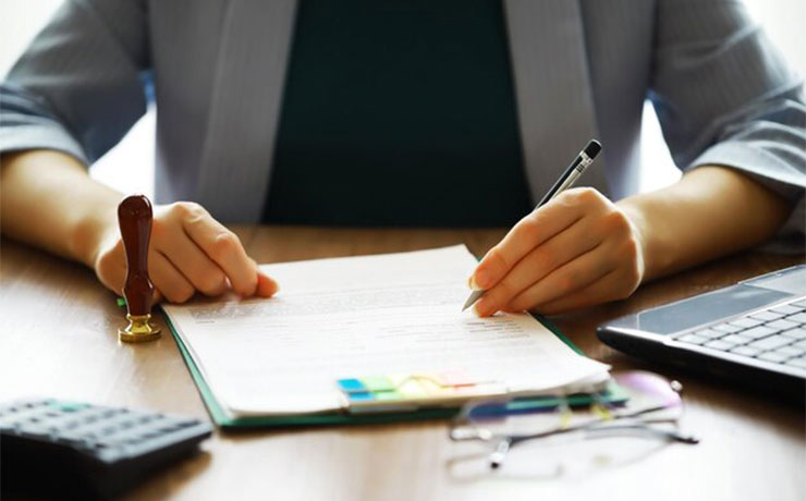 بهترین وکیل اداری در خمینی شهر کیست؟