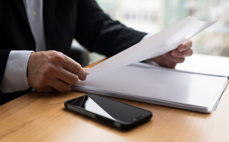 وظایف و مسئولیتهای وکیل اداری در قبال موکلین
