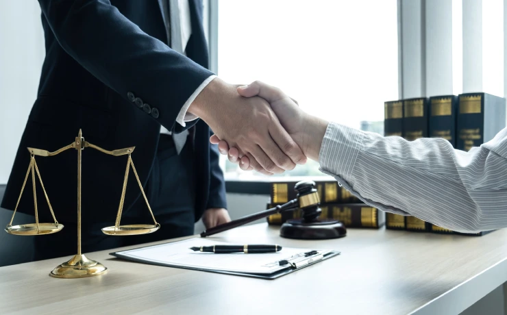 اهمیت اخذ بهترین وکیل داوری
